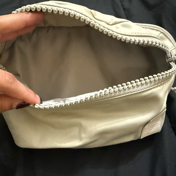 Lululemon All Day Essentials Belt Bag - NWT - Picture 8 of 9